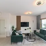 Апартаменты Sea View Deluxe *