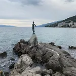 Апартаменты Sea View Deluxe *