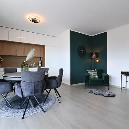 Sea View Deluxe شقة *